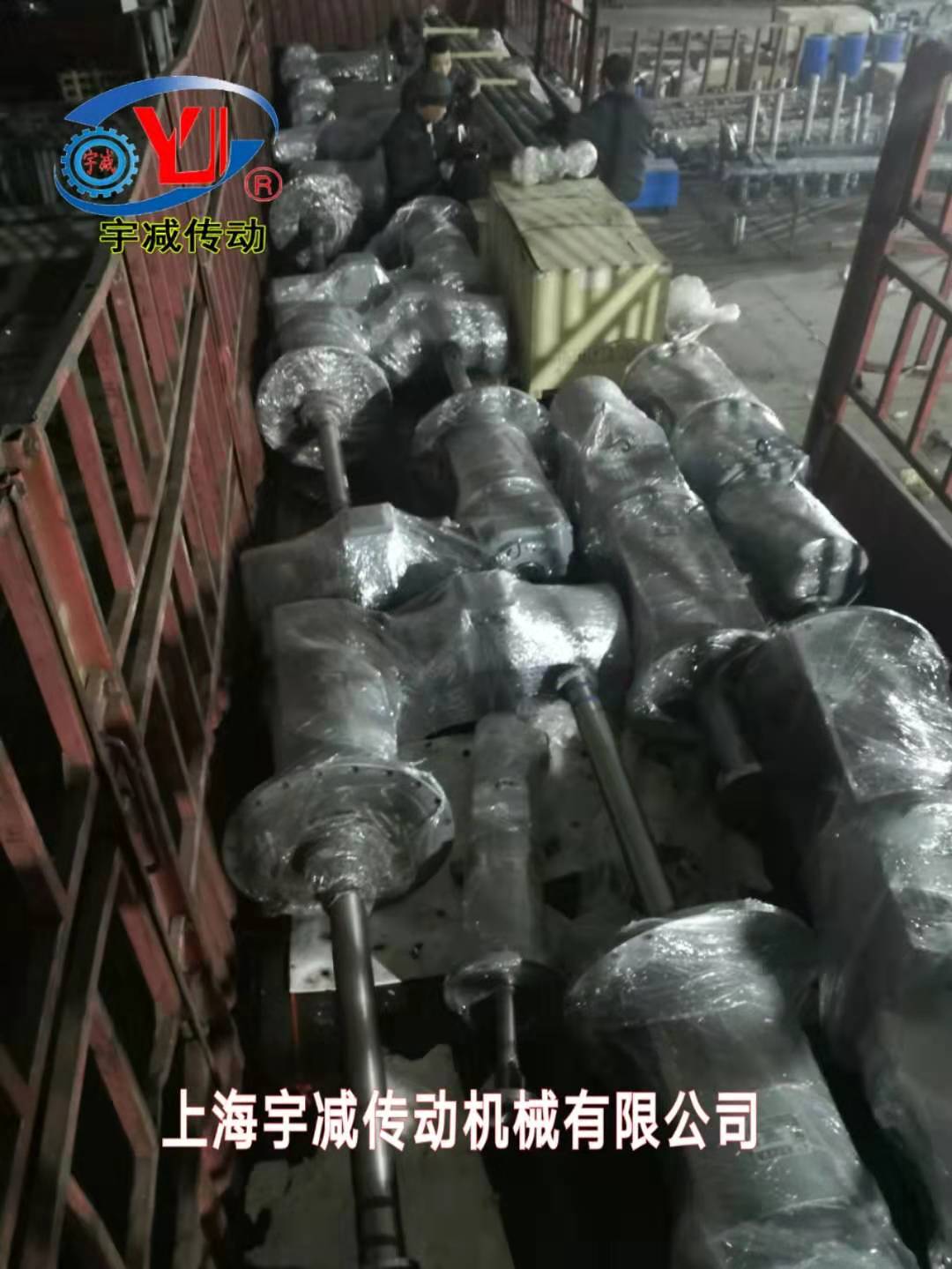 上海宇减搅拌设备:电厂2×1000MW机组大型脱硫搅拌设备13.7米专车发货